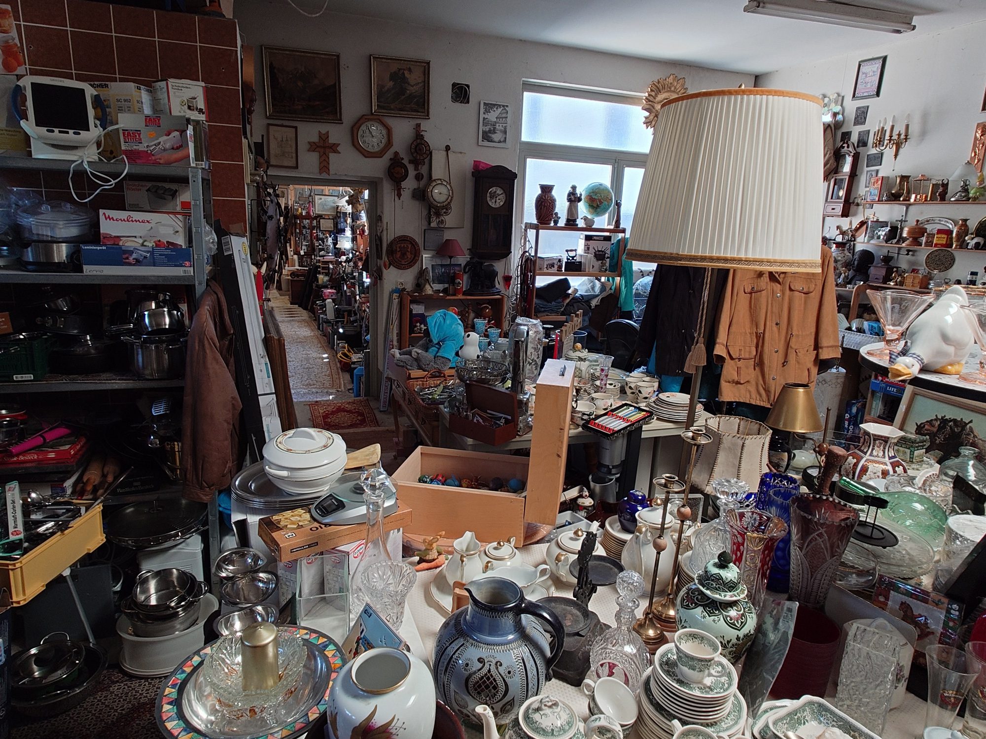 Antiquitäten und Vintage-Möbel bei Kunst & Krempel Wetzlar