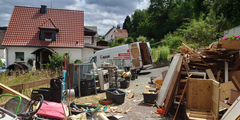 KRZAK Mitarbeiter bei Entrümpelung in Wetzlar